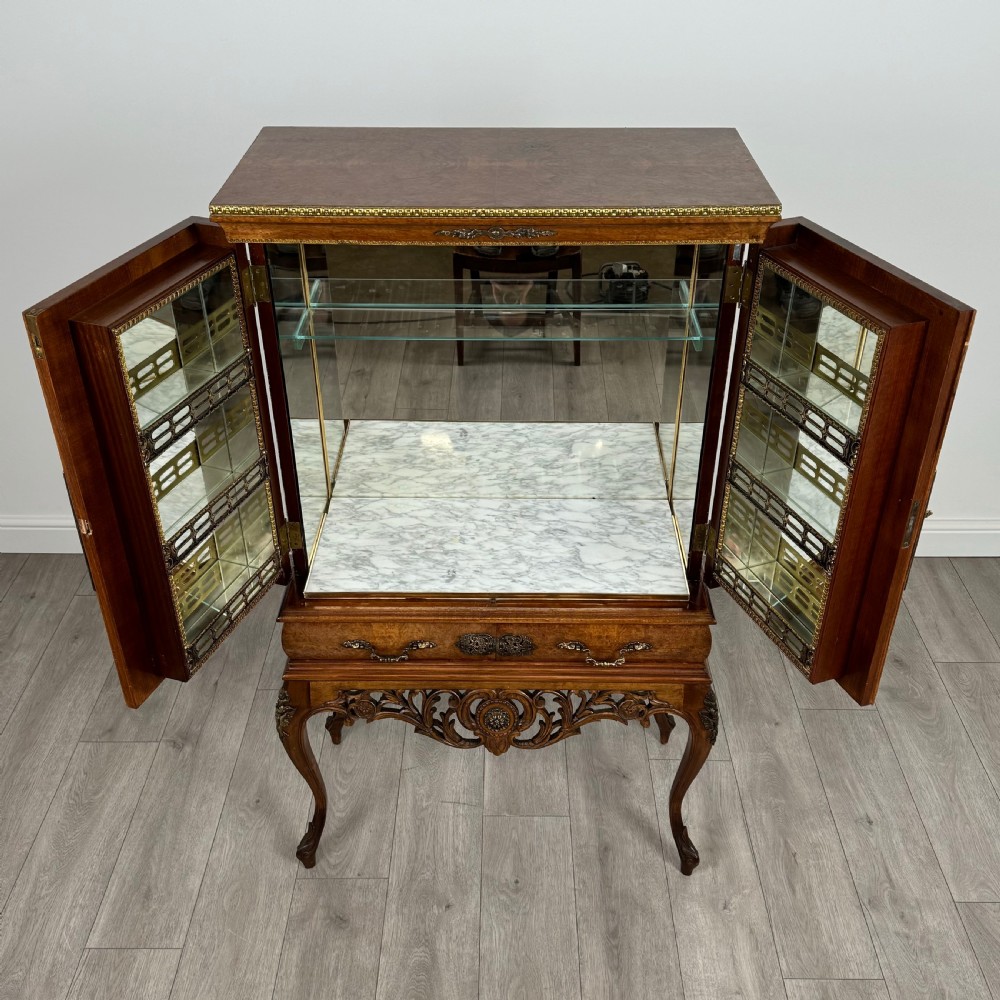 Antique 20th Century Fine Quality Burr Walnut Drinks Cabinet  View XIV