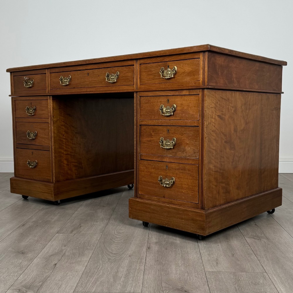 Antique 19th Century Fine Quality Pedestal Desk In Walnut View II