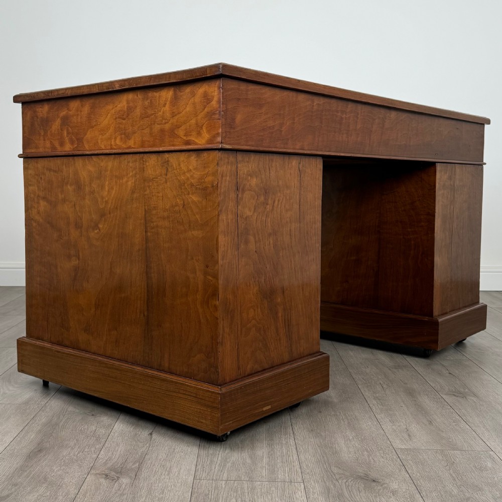 Antique 19th Century Fine Quality Pedestal Desk In Walnut View IV