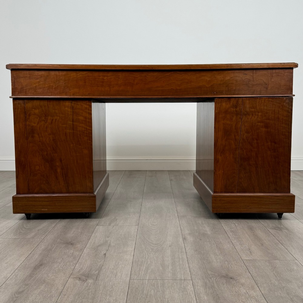 Antique 19th Century Fine Quality Pedestal Desk In Walnut View V