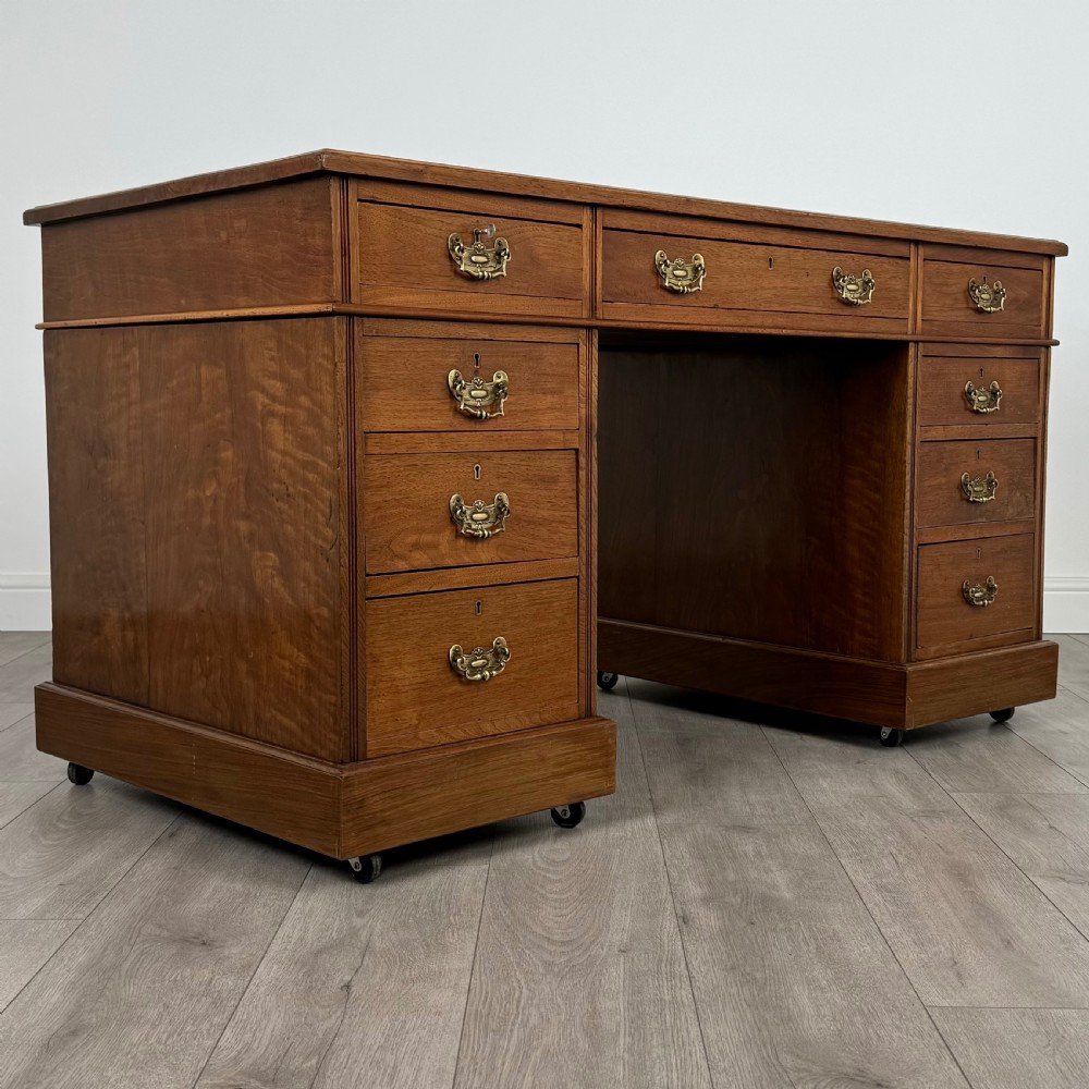 Antique 19th Century Fine Quality Pedestal Desk In Walnut View IX