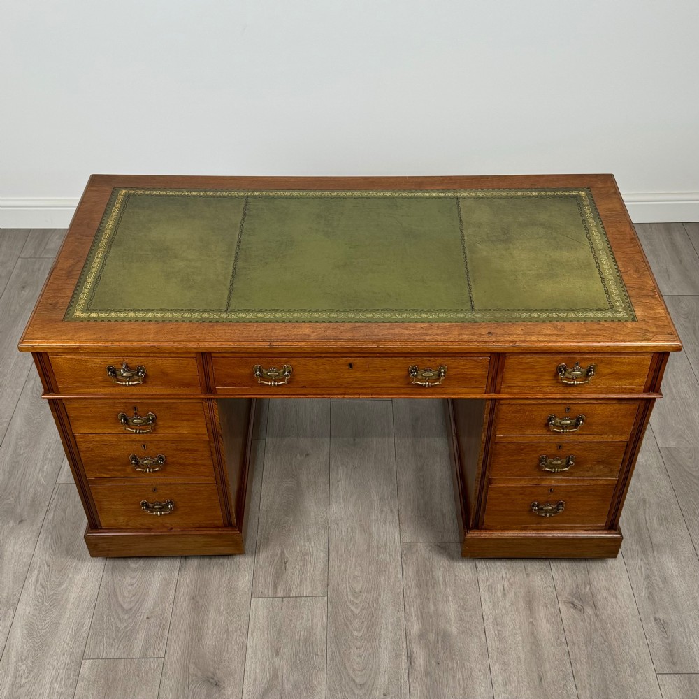 Antique 19th Century Fine Quality Pedestal Desk In Walnut View X