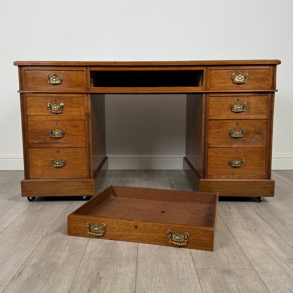 Antique 19th Century Fine Quality Pedestal Desk In Walnut View XI