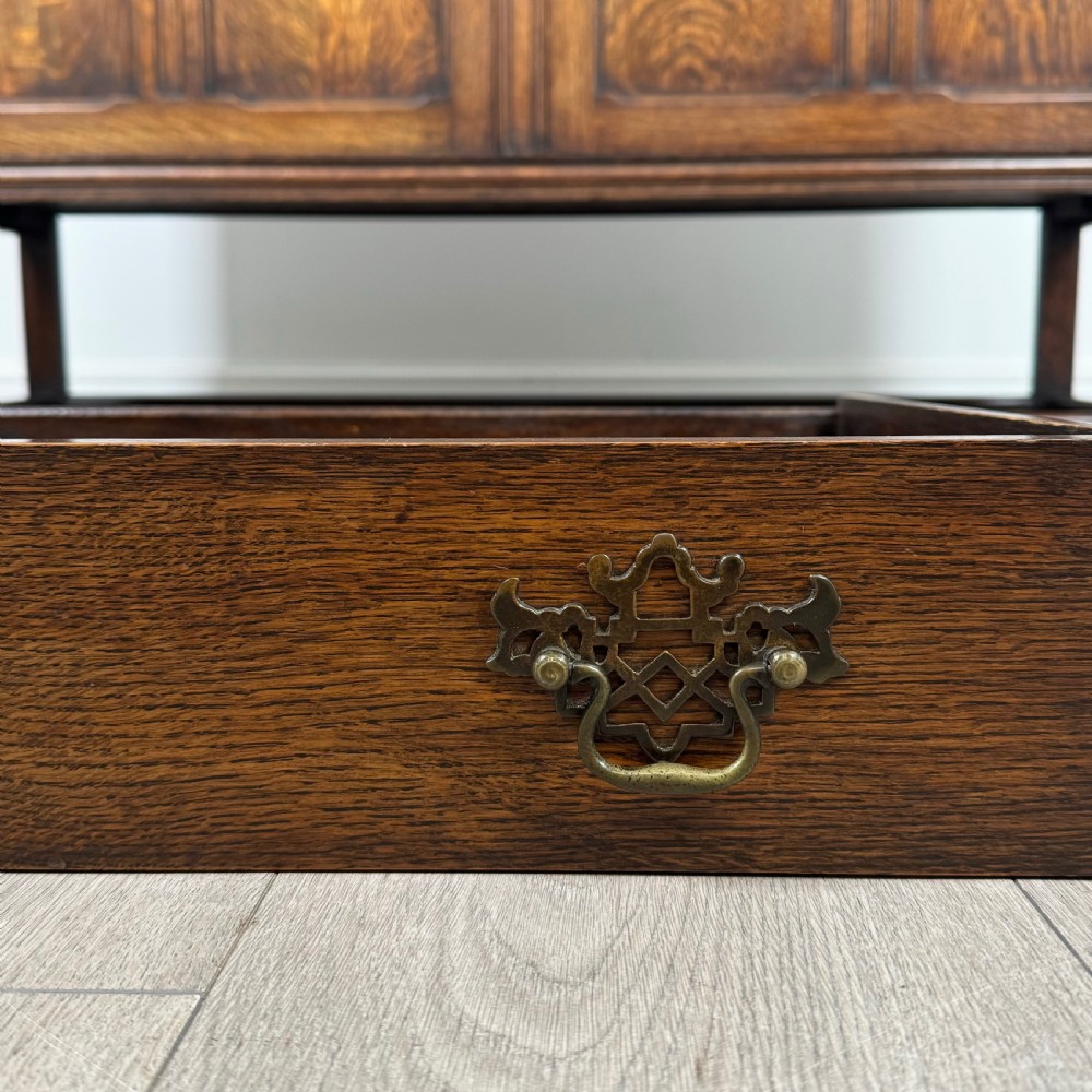 Antique 20th Century Fine Quality Sideboard In Oak  View XII