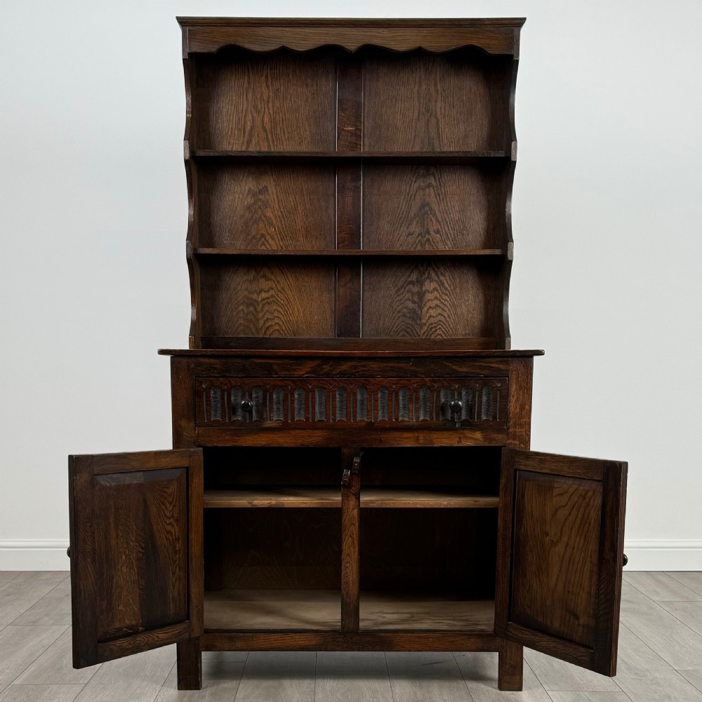 Antique 20th Century Oak Dresser Of Small Proportions View II