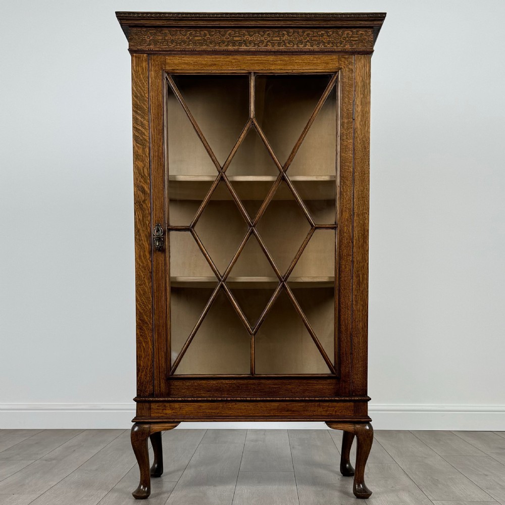 Antique 20th Century Oak Display Cabinet Of Fine Quality 
