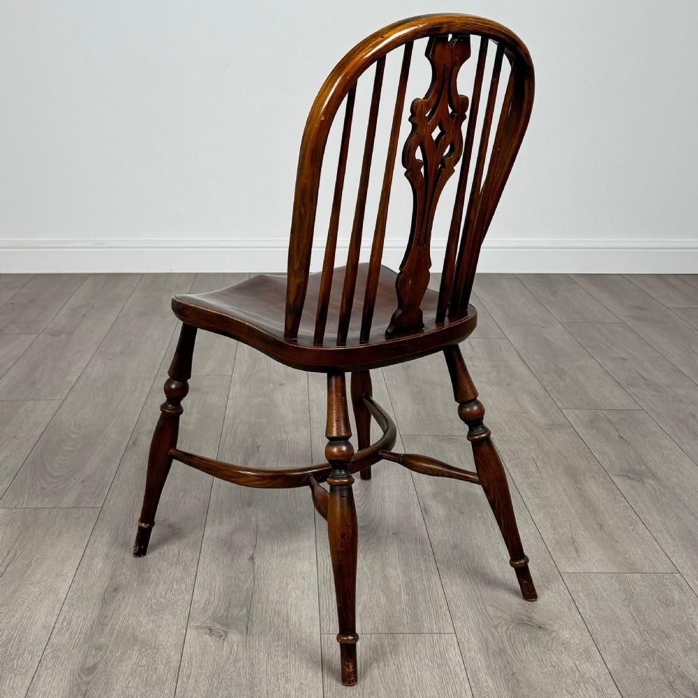 Antique 20th Century Set Of 4 Windsor Dining Chairs In Elm View III