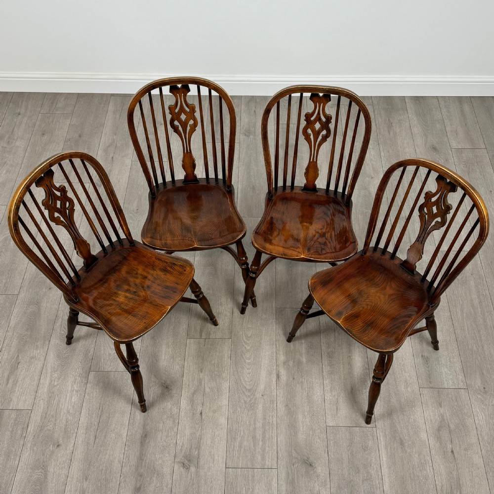 Antique 20th Century Set Of 4 Windsor Dining Chairs In Elm View VIII