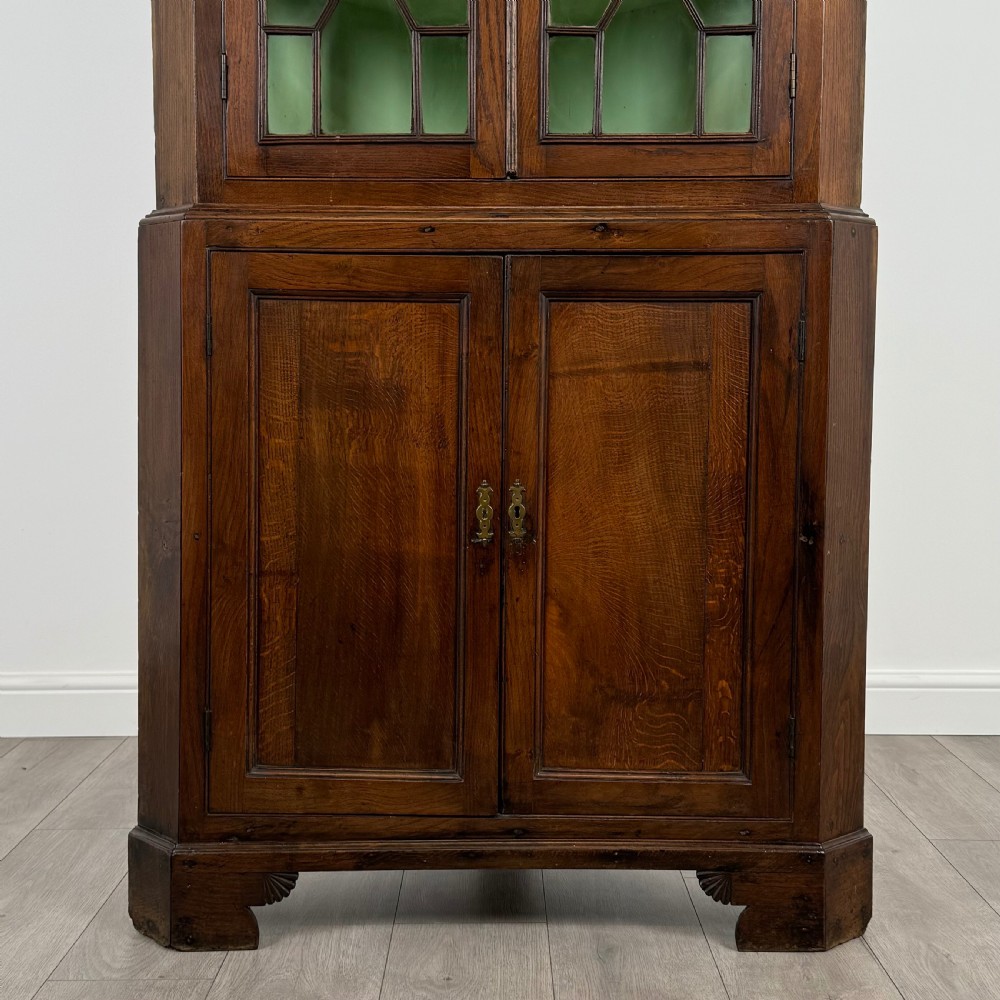 Antique 18th Century Fine Quality Corner Cabinet In Oak View V