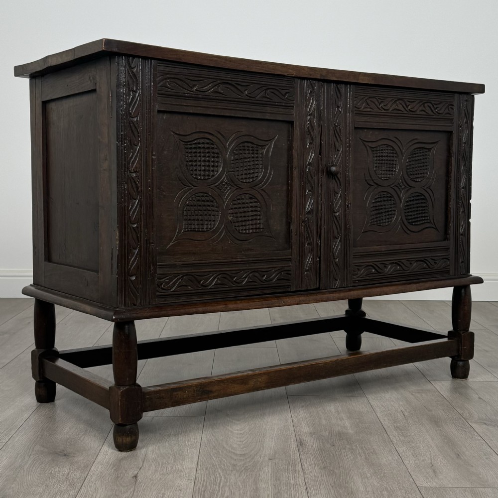 Antique 18th Century Good Quality Cupboard In Oak View IX