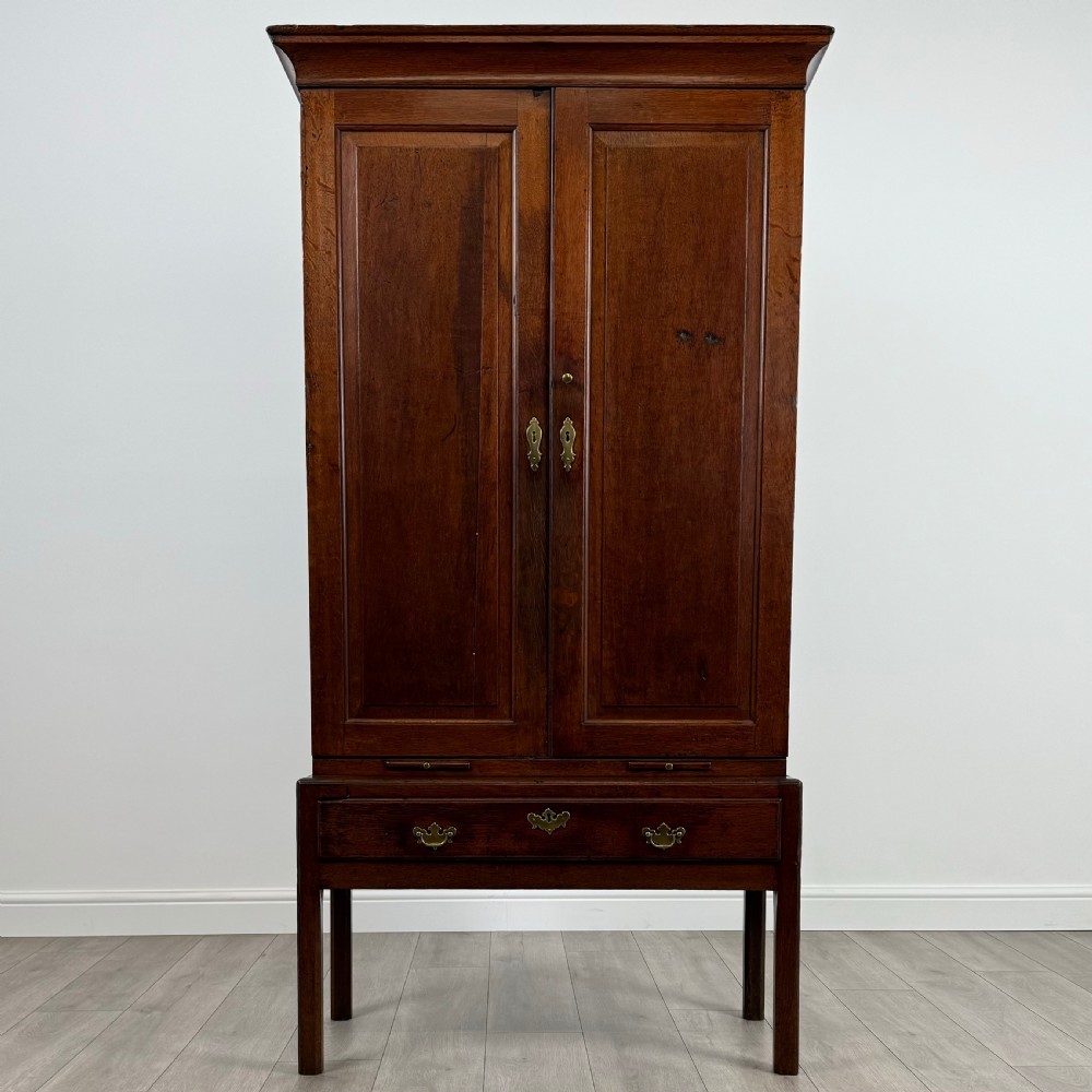 Antique 18th Century Fine Quality Cupboard On Stand In Oak 
