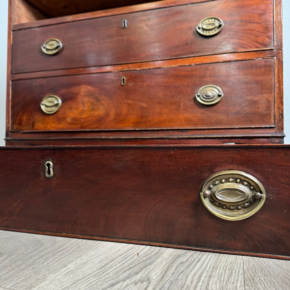  Antique 18th Century Chest Of Drawers In Mahogany  View XI