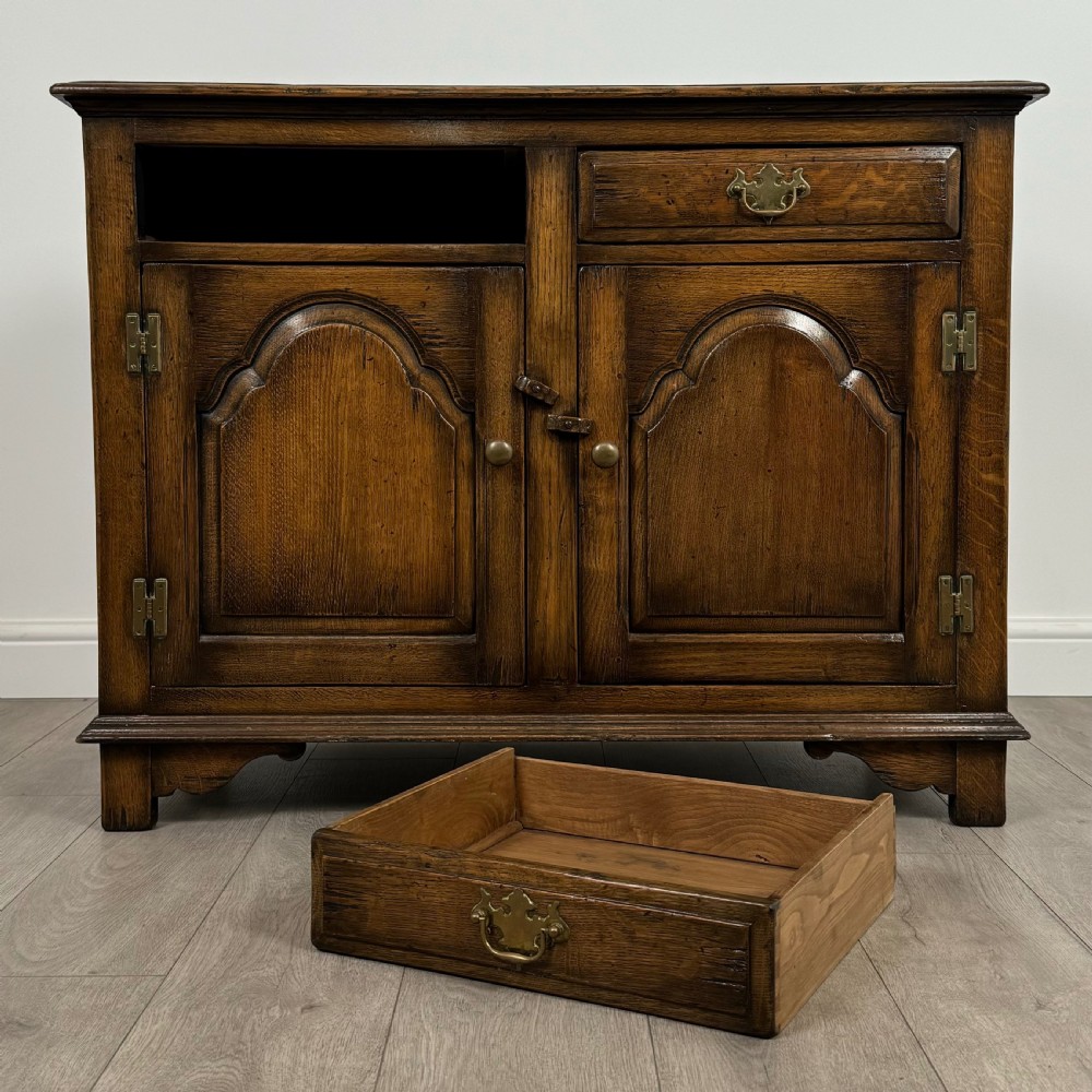 Antique 20th Century Fine Quality Sideboard In Oak  View XI