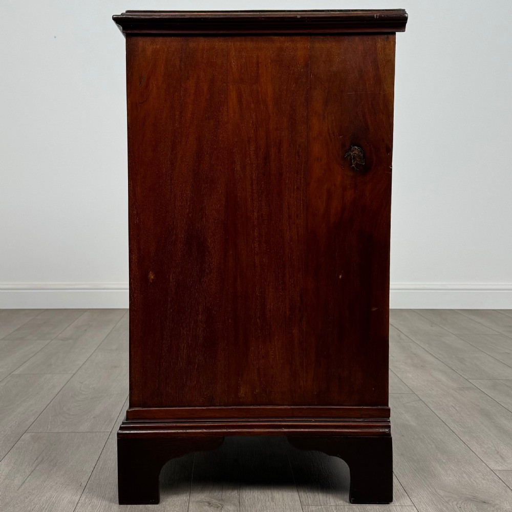 Antique 18th Century Small Chest Of Drawers In Mahogany  View III