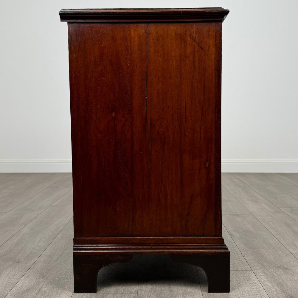 Antique 18th Century Small Chest Of Drawers In Mahogany  View VII