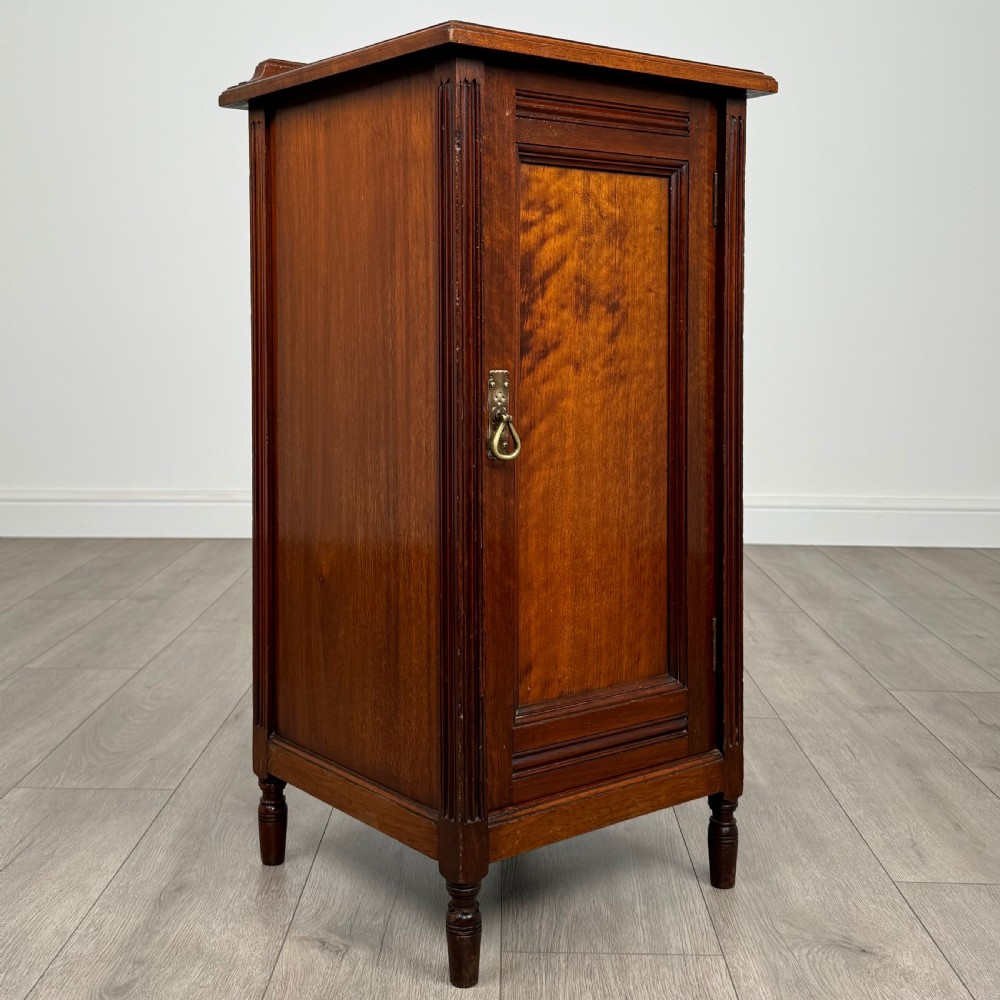  Antique 20th Century Good Quality Pot Cupboard In Mahogany  View IX
