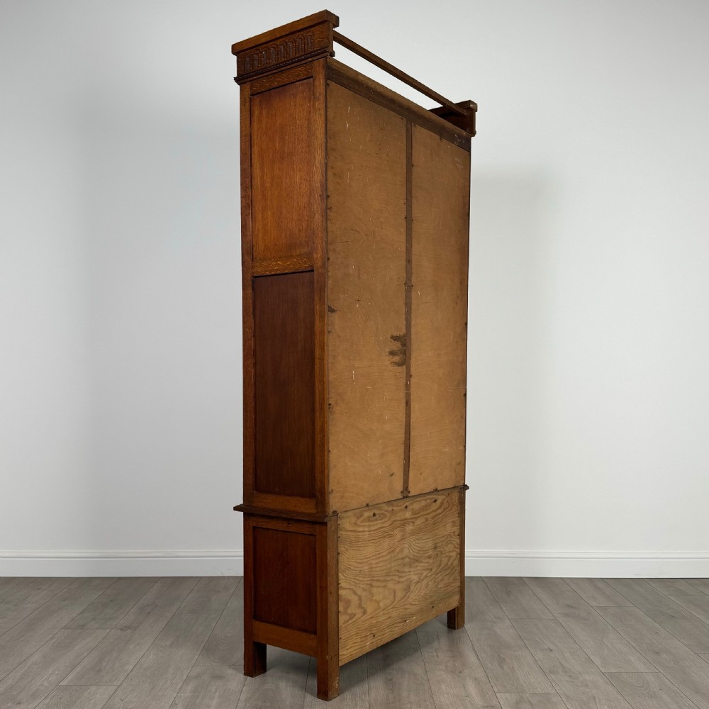 Antique 20th Century Good Quality Wardrobe In Oak  View IV