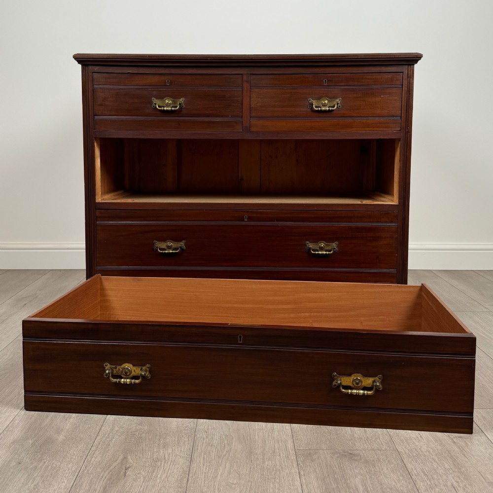 Antique 20th Century Chest Of Drawers In Walnut  View X
