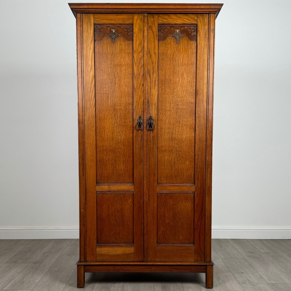 Antique 20th Century Good Quality Fitted Wardrobe In Oak 