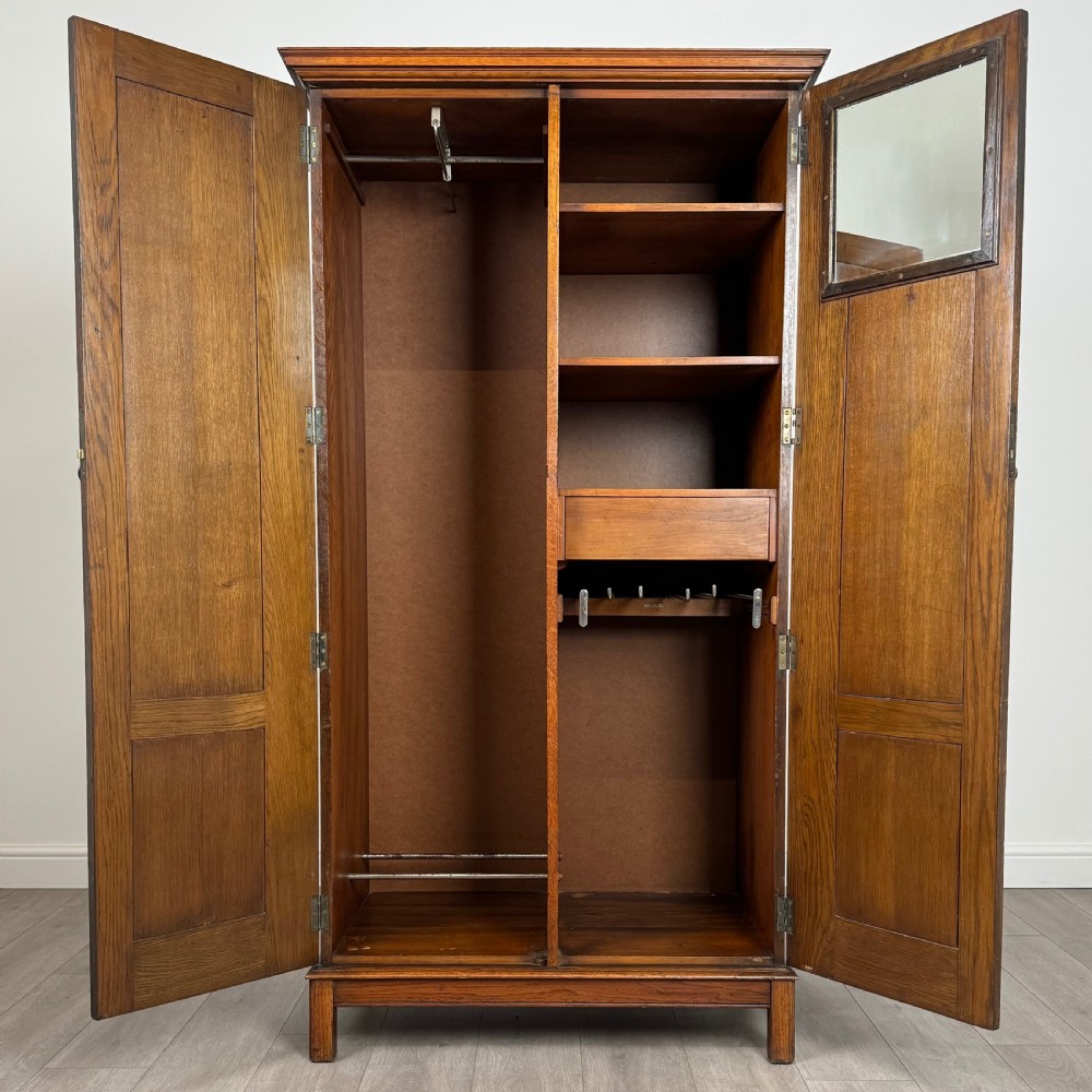 Antique 20th Century Good Quality Fitted Wardrobe In Oak  View II