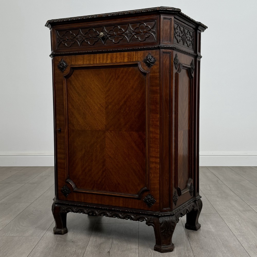  Antique 20th Century Fine Quality Cabinet In Mahogany  View III