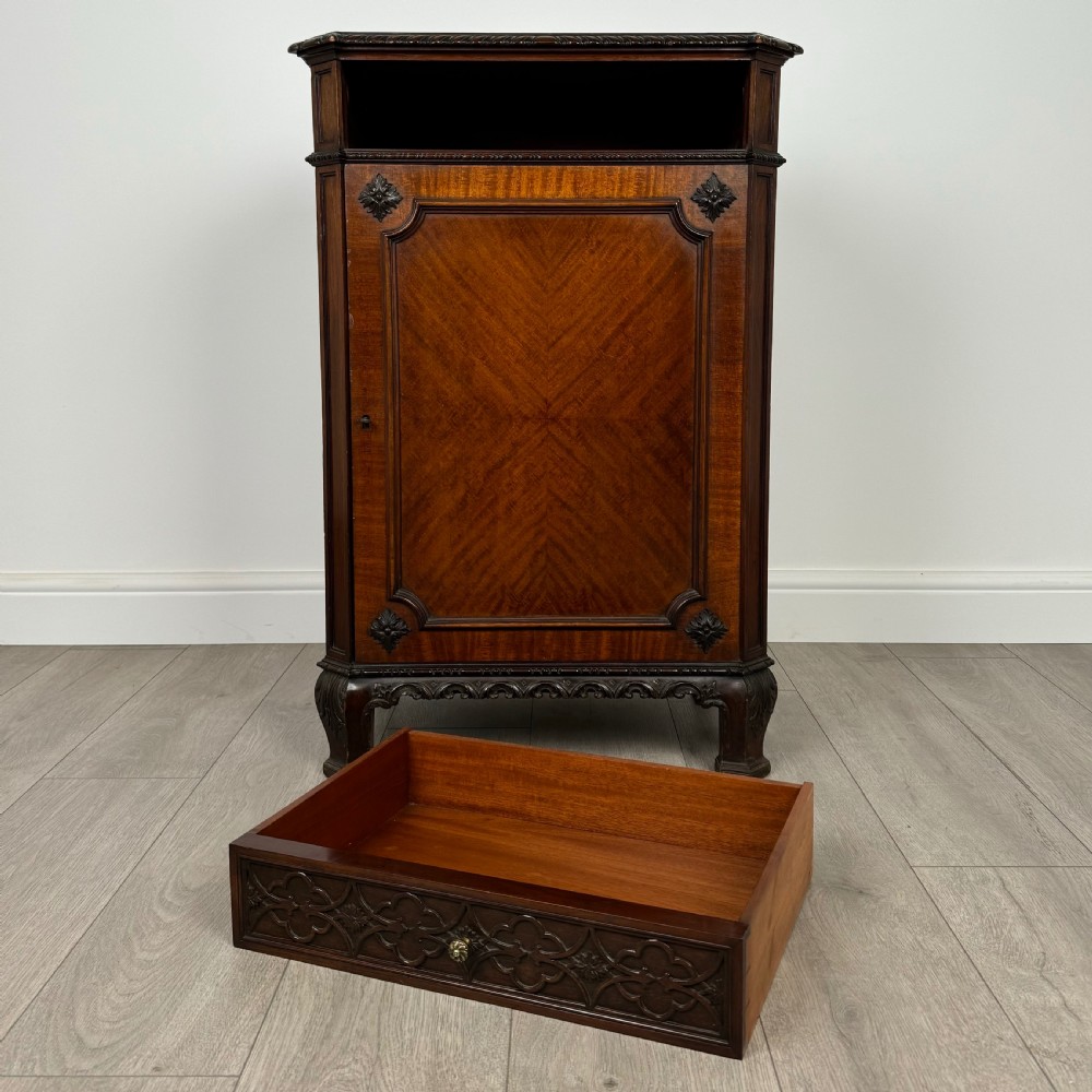  Antique 20th Century Fine Quality Cabinet In Mahogany  View XI