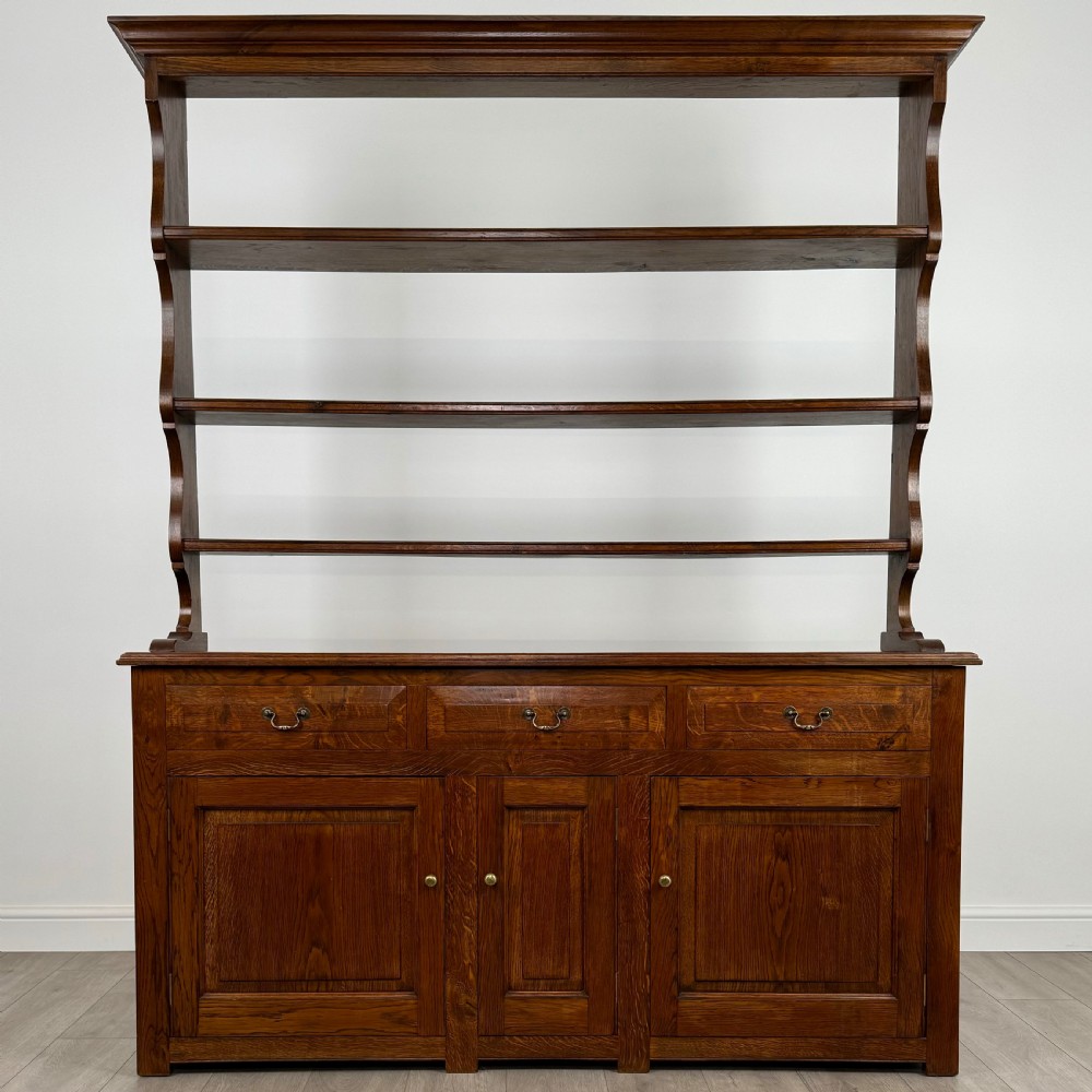 Antique 20th Century Fine Quality Dresser In Oak 