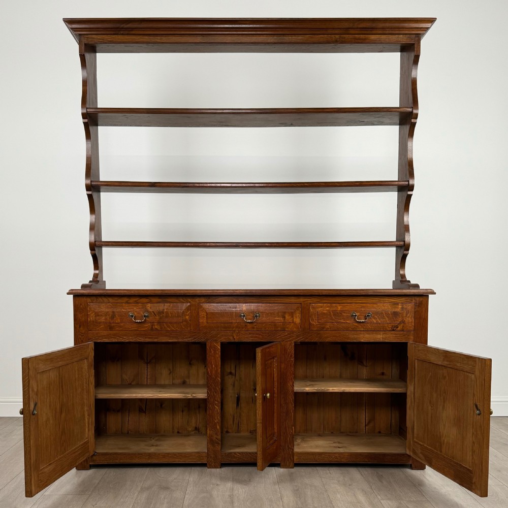 Antique 20th Century Fine Quality Dresser In Oak  View II