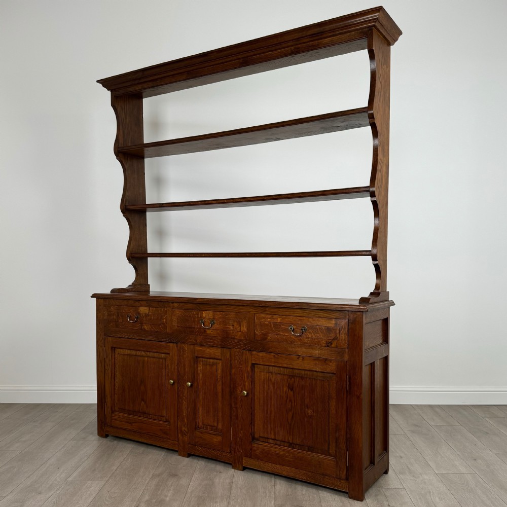 Antique 20th Century Fine Quality Dresser In Oak  View III