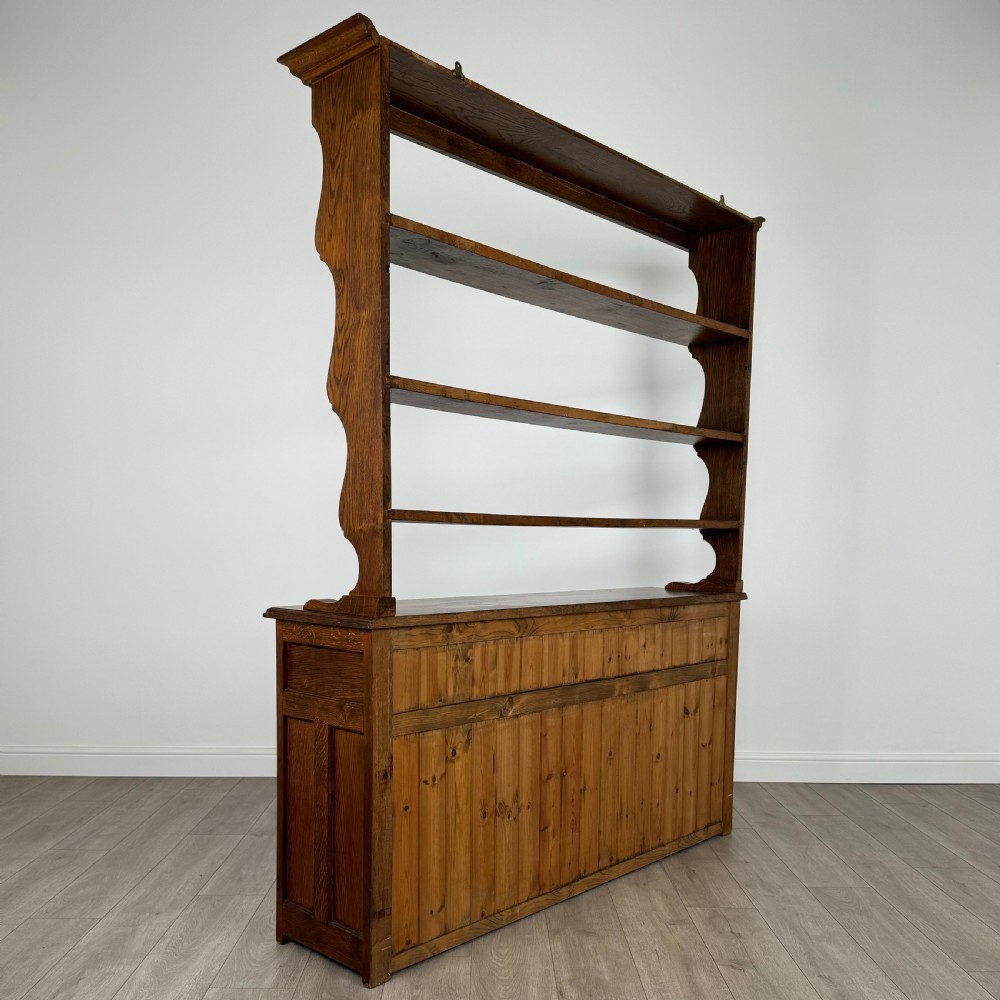 Antique 20th Century Fine Quality Dresser In Oak  View VI