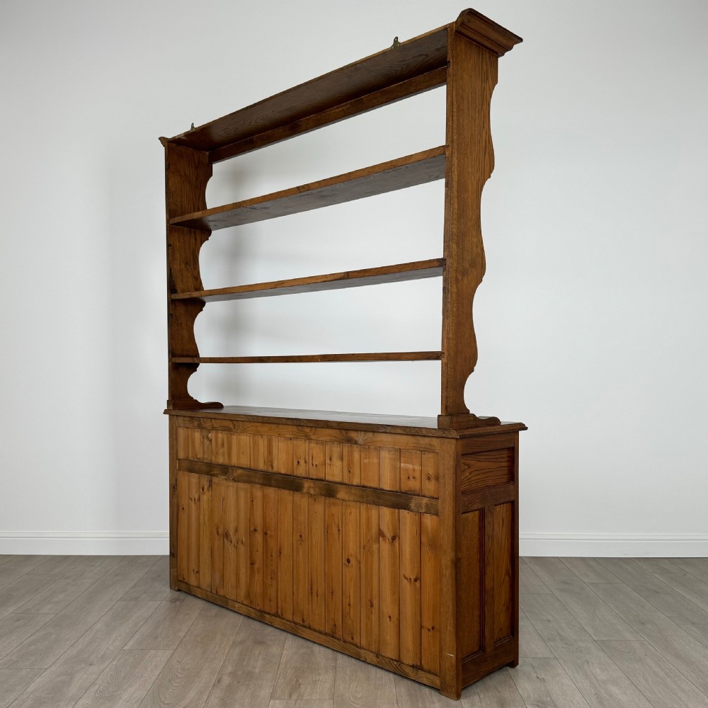 Antique 20th Century Fine Quality Dresser In Oak  View VII