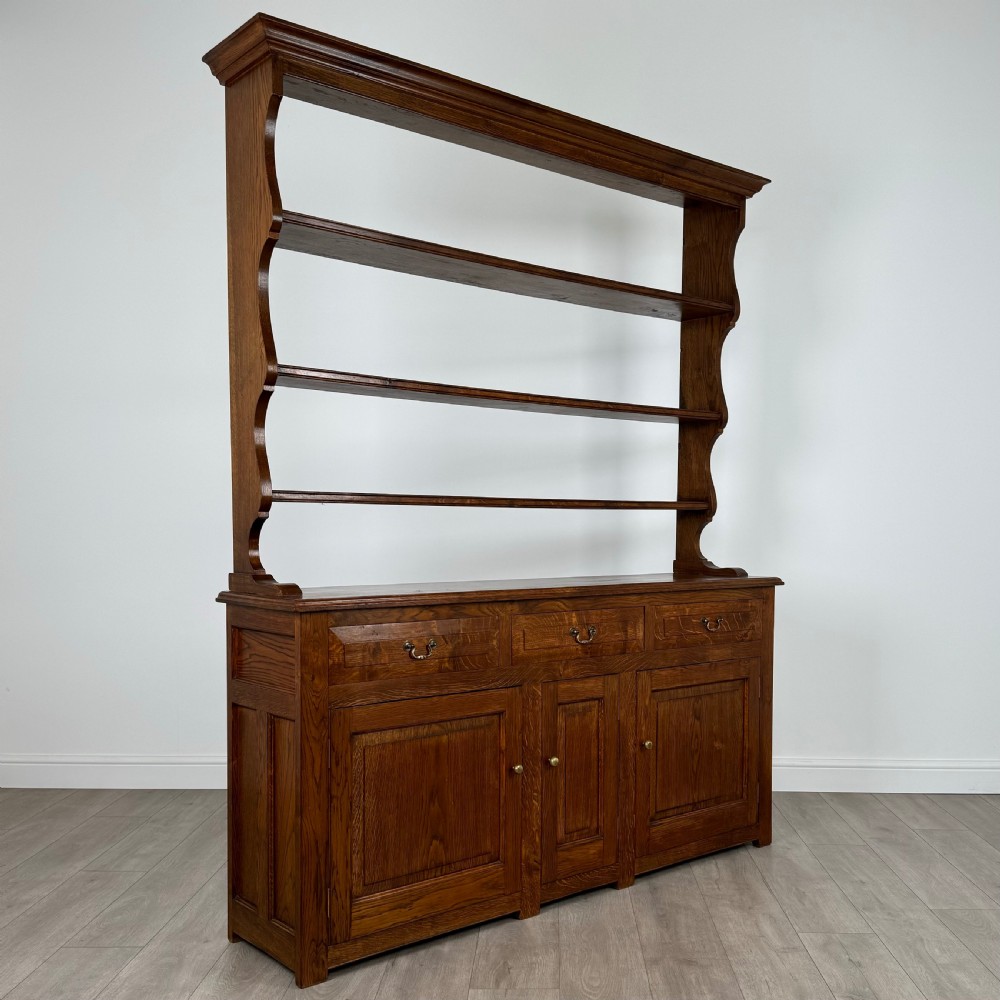 Antique 20th Century Fine Quality Dresser In Oak  View IX
