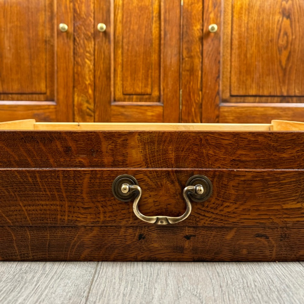 Antique 20th Century Fine Quality Dresser In Oak  View XII