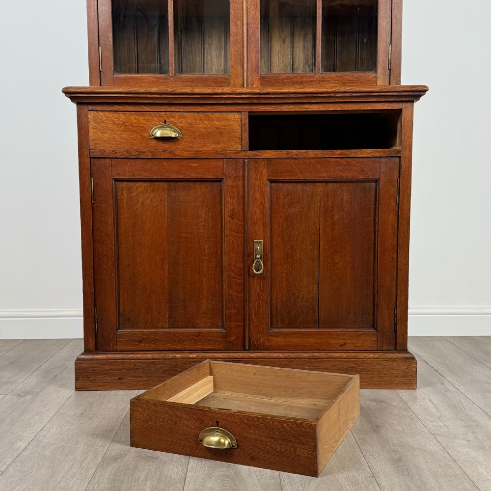 Antique 20th Century Fine Quality Bookcase In Oak  View XII
