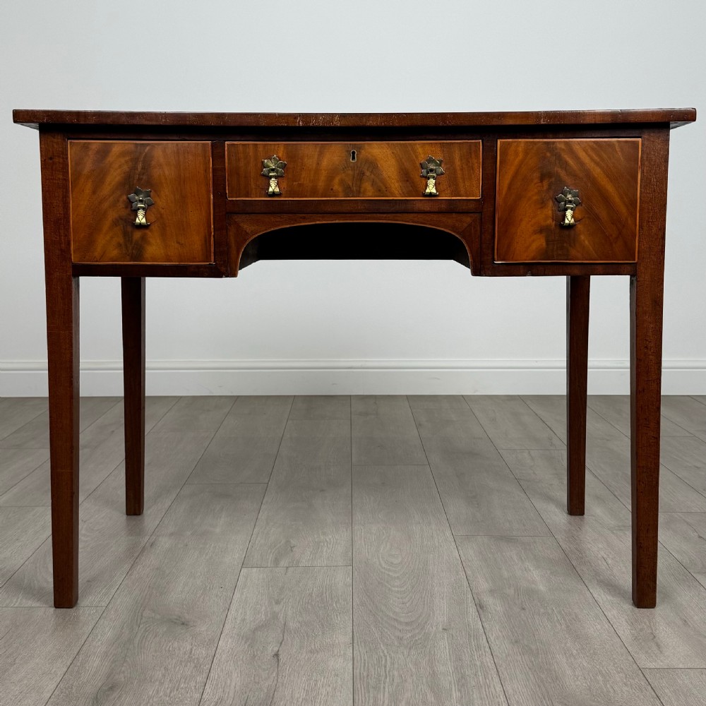 Antique 19th Century Good Quality Writing Table In Mahogany 