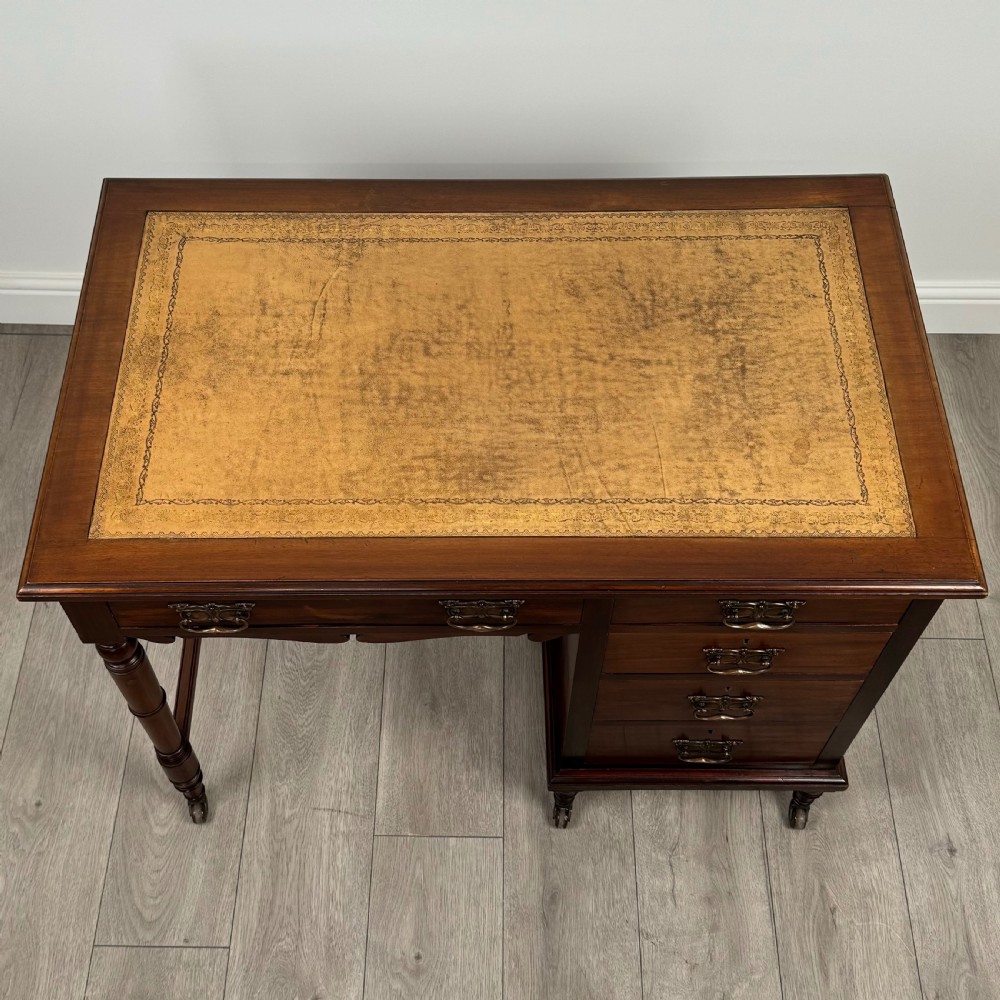  Antique 20th Century Fine Quality Desk In Mahogany  View IX