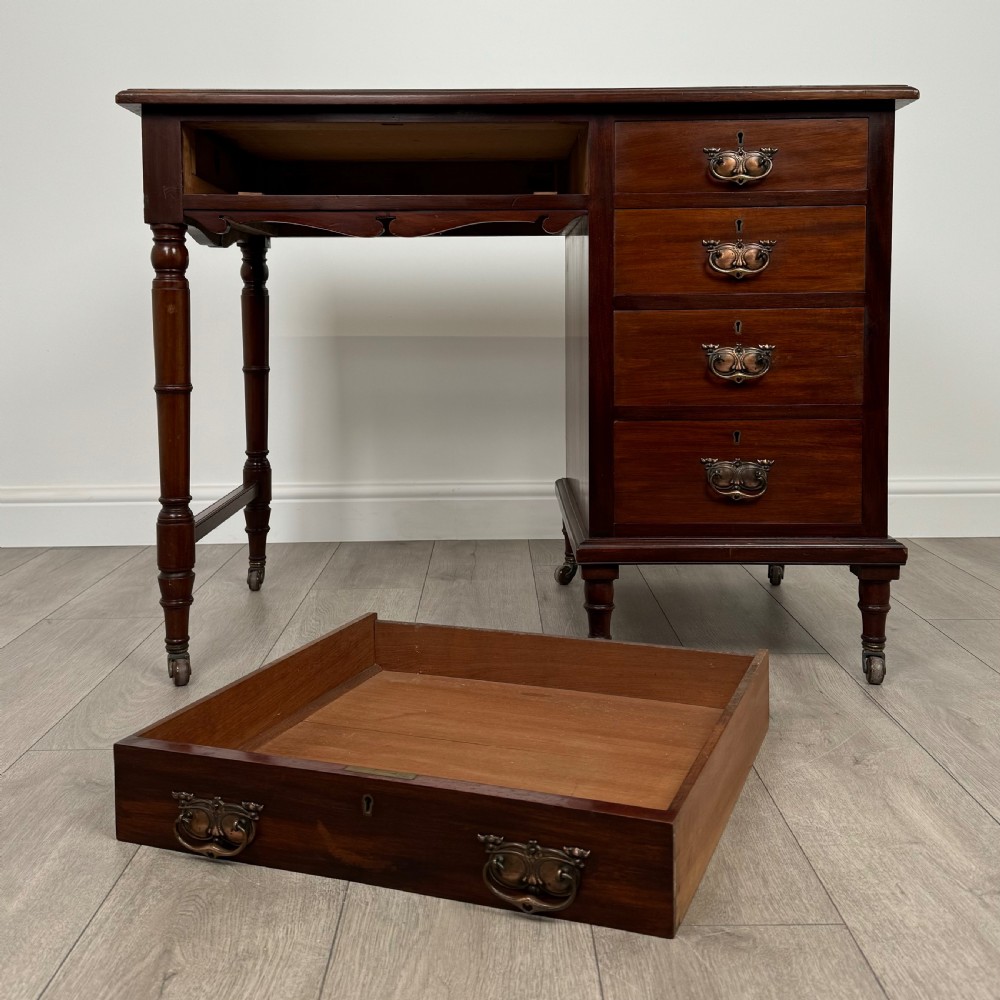  Antique 20th Century Fine Quality Desk In Mahogany  View X