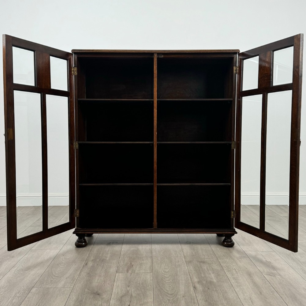 Antique 20th Century Good Quality Display Cabinet In Oak  View II