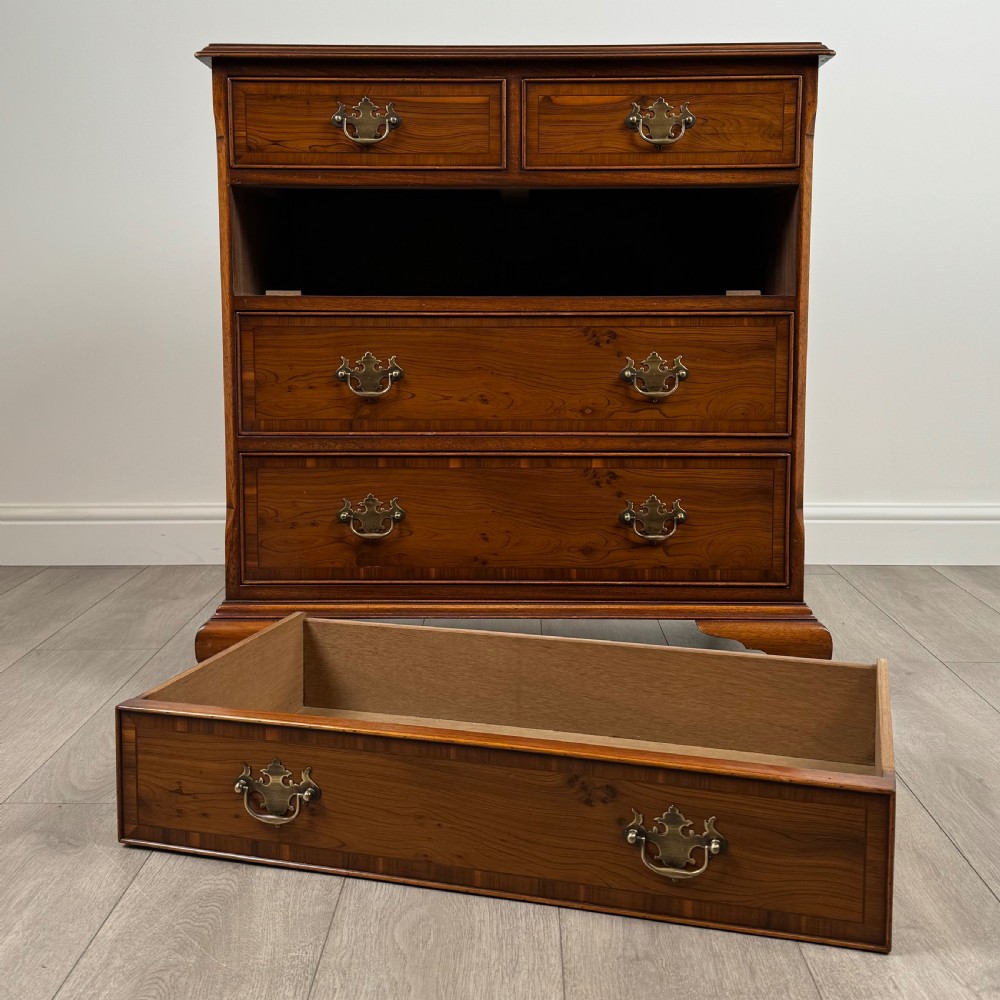 Antique 20th Century Chest Of Drawers In Yew Wood  View X