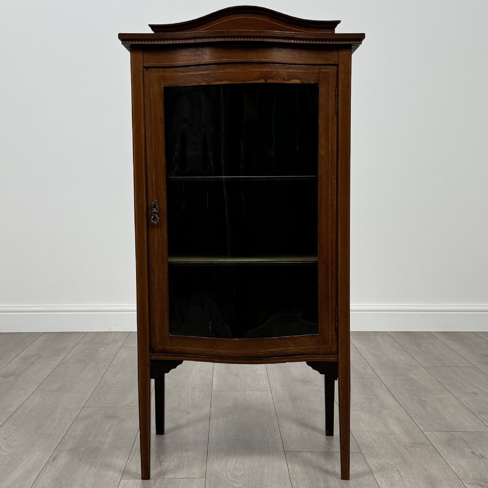 Antique 20th Century Serpentine Display Cabinet In Mahogany