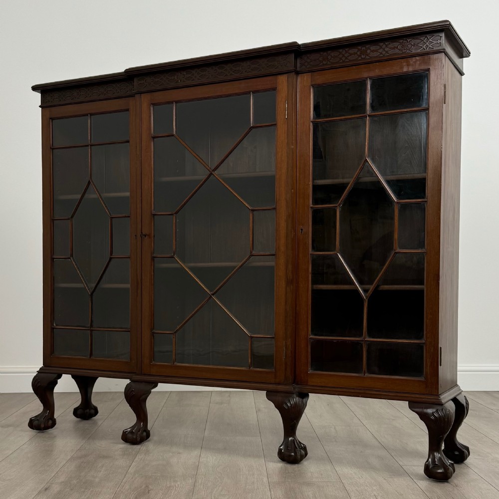  Antique 20th Century Fine Quality Display Cabinet In Mahogany  View III