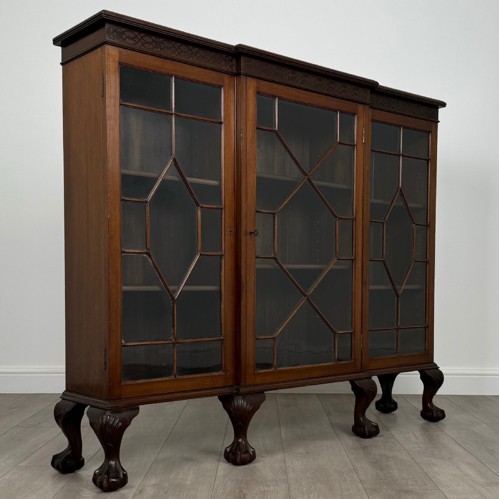  Antique 20th Century Fine Quality Display Cabinet In Mahogany  View IX
