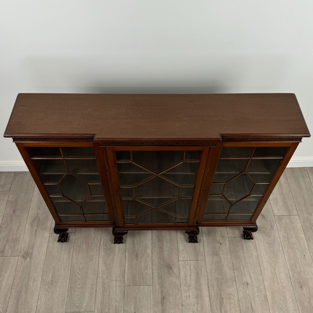  Antique 20th Century Fine Quality Display Cabinet In Mahogany  View X