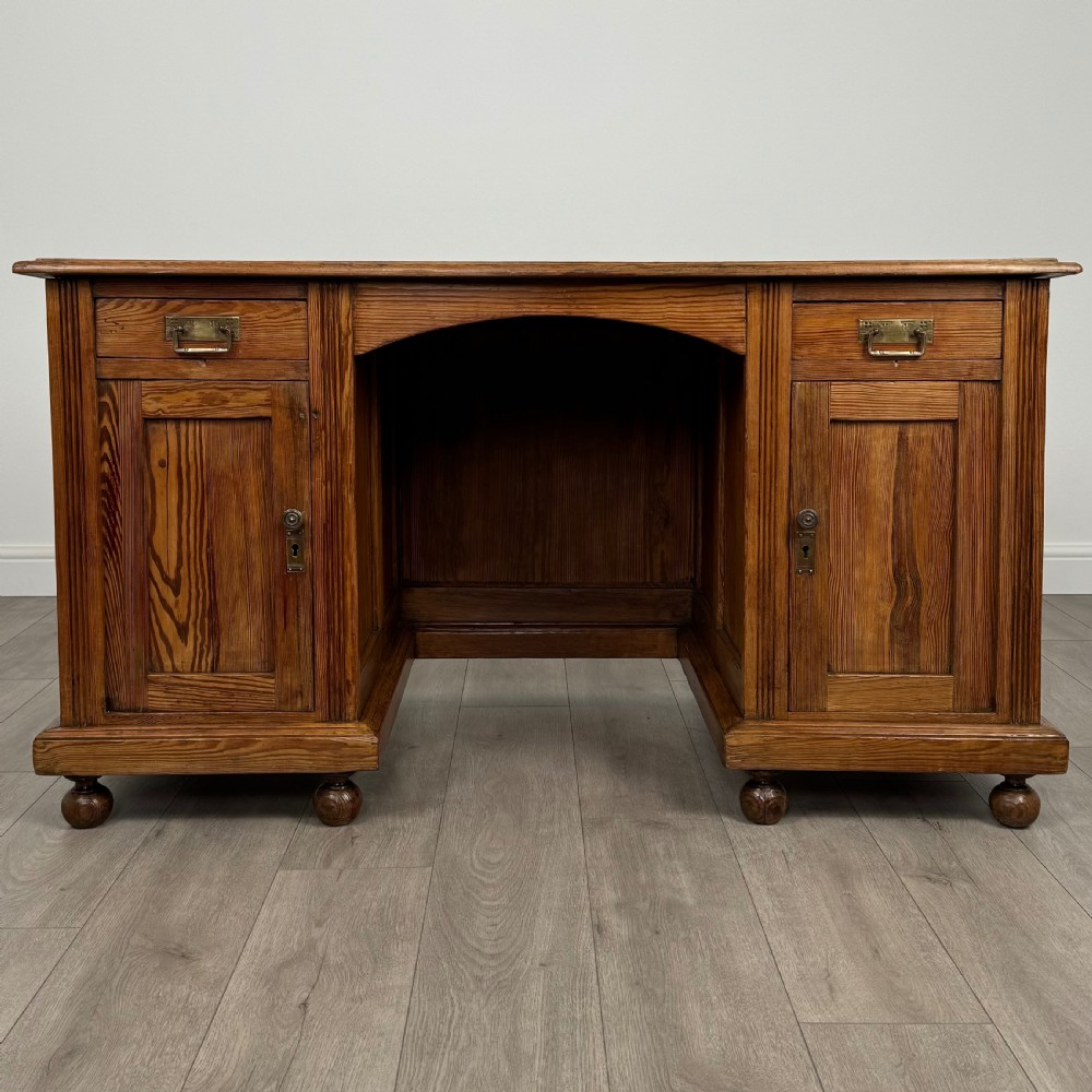 Antique 20th Century Fine Quality Desk In Pitch Pine 