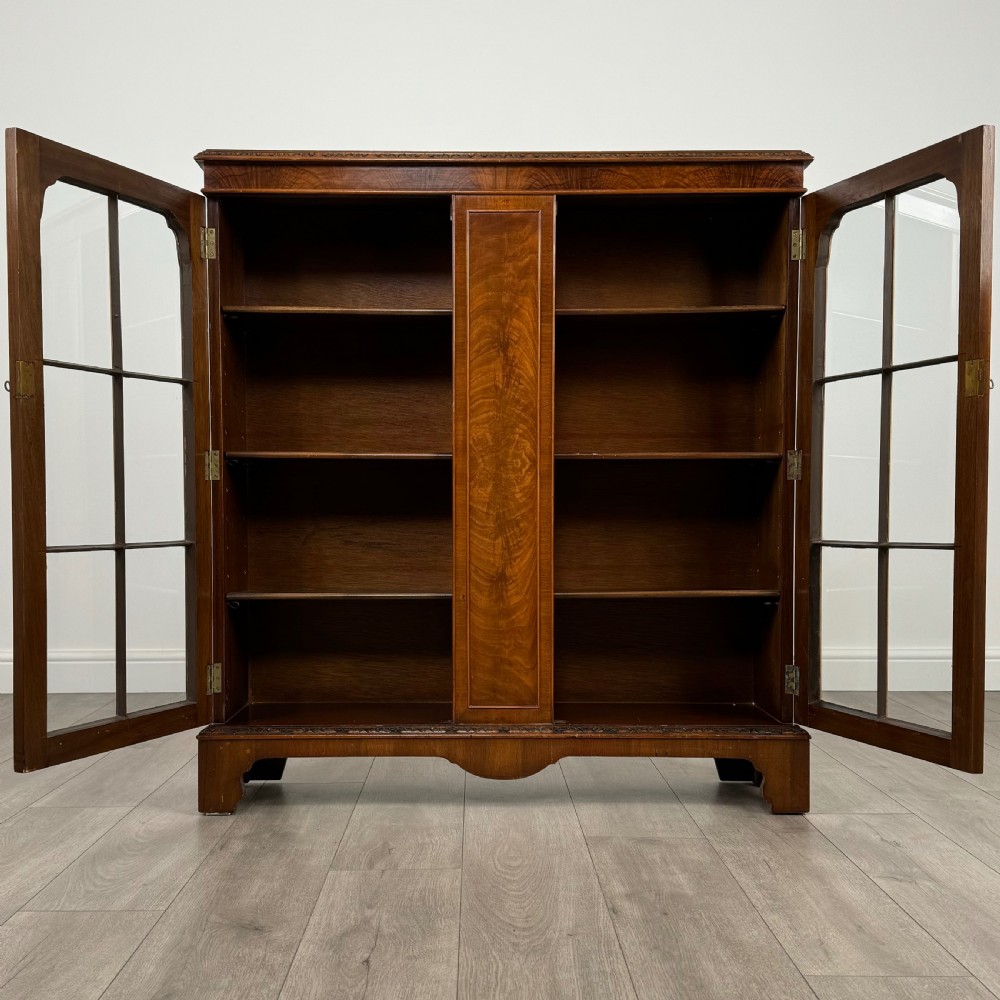 Antique 20th Century Display Cabinet In Mahogany  View II