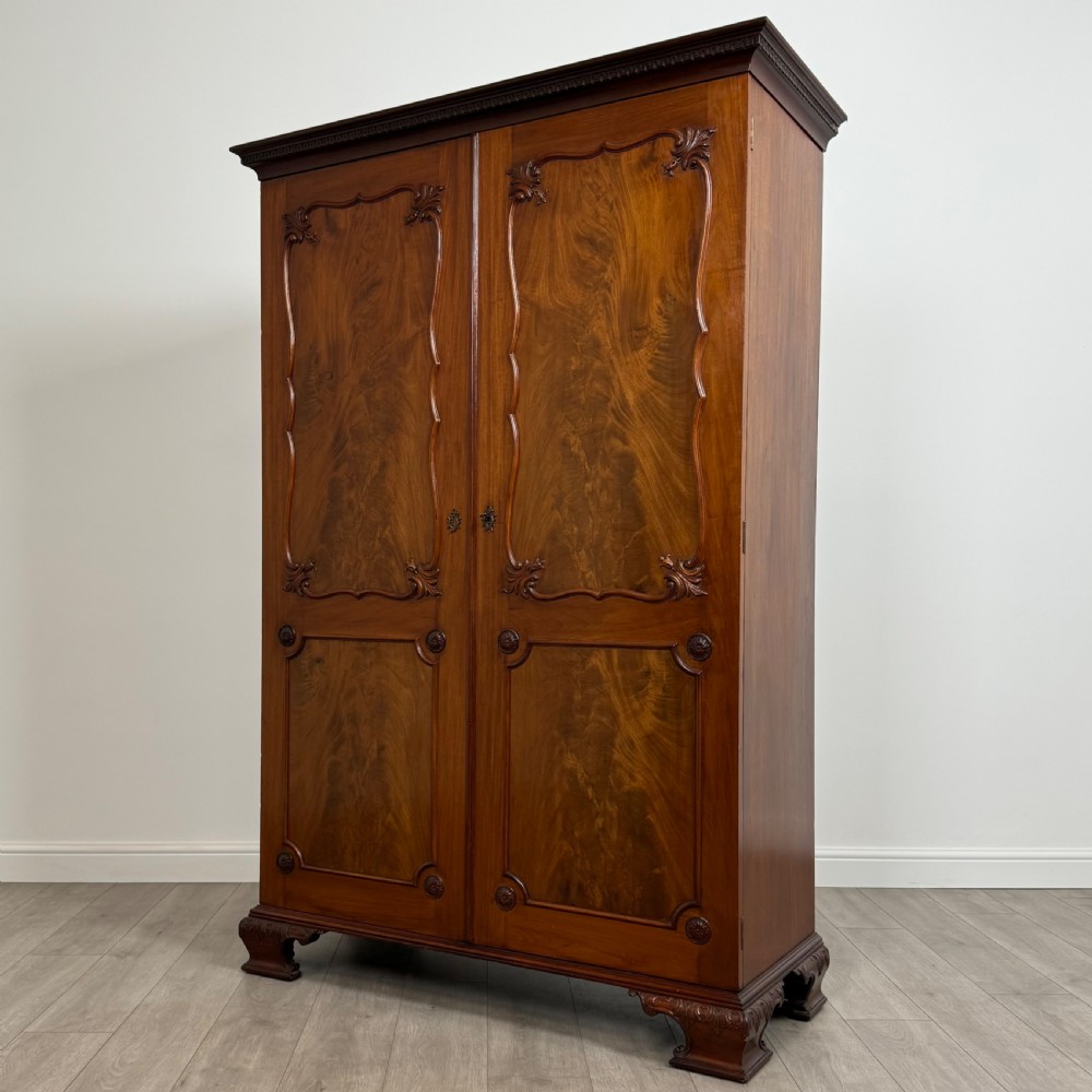 Antique 19th Century Fine Quality Wardrobe In Mahogany  View III