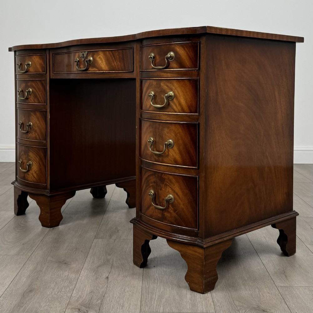  Antique 20th Century Pedestal Desk In Mahogany  View II
