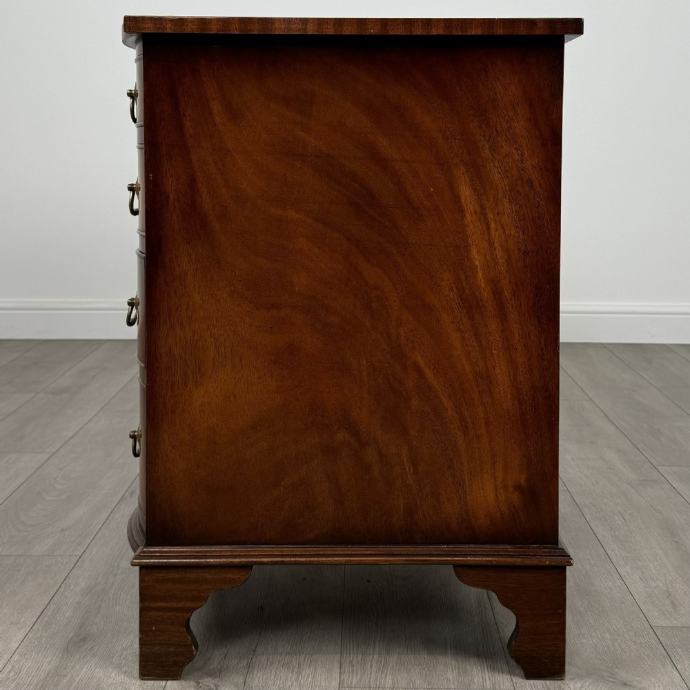  Antique 20th Century Pedestal Desk In Mahogany  View III