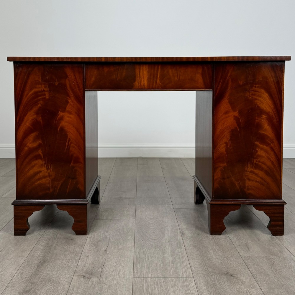  Antique 20th Century Pedestal Desk In Mahogany  View V
