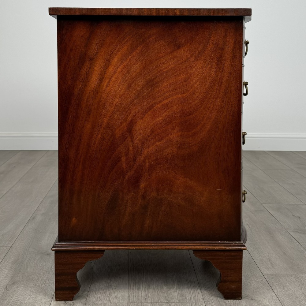  Antique 20th Century Pedestal Desk In Mahogany  View VII